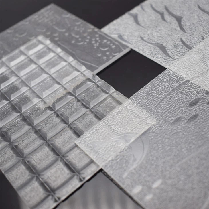 ¿Se pueden utilizar paneles LED UGR<19 en restaurantes?